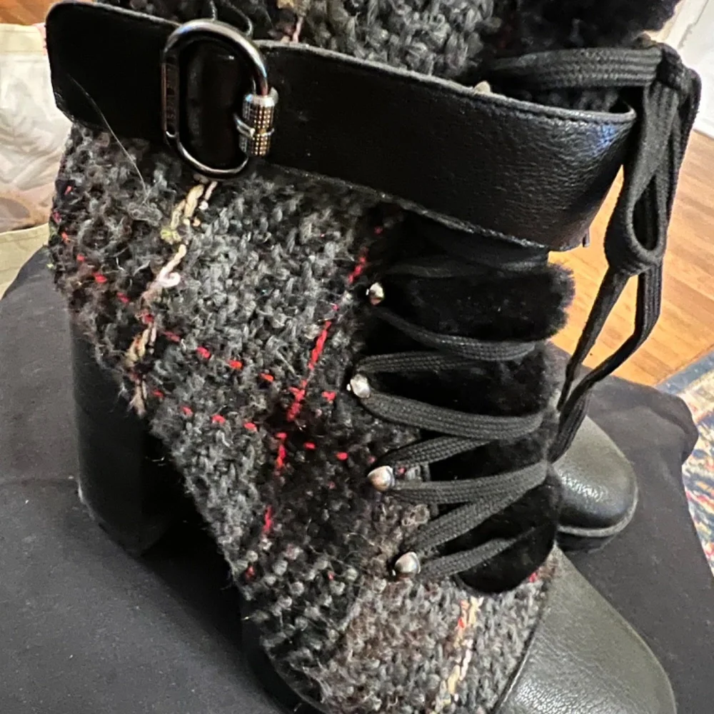 Boots - Picture 4 of 4